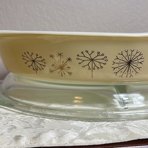Pyrex Vintage Dandelion Gold & Cream Divided Dish With Lid - Picture 11 of 16